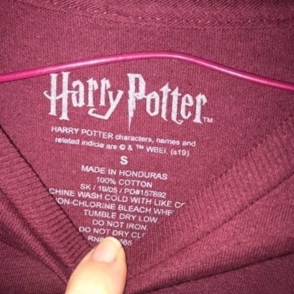 Harry Potter Gryfandor Quidditch Tee - Picture 4 of 5